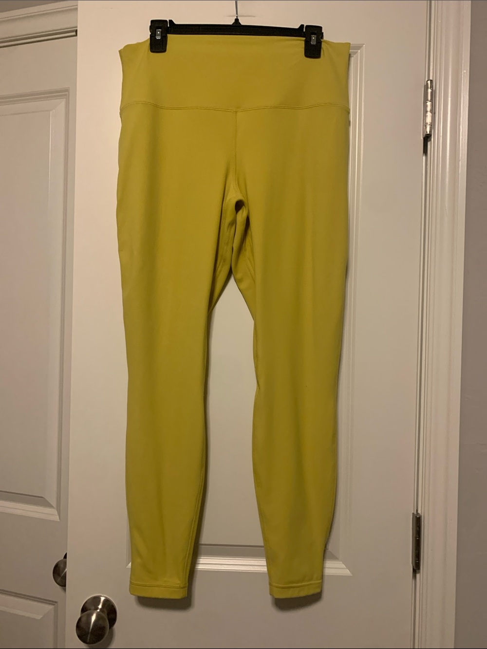 Lululemon Serpentine Yellow Align leggings
Sz 14, Excellent Condition